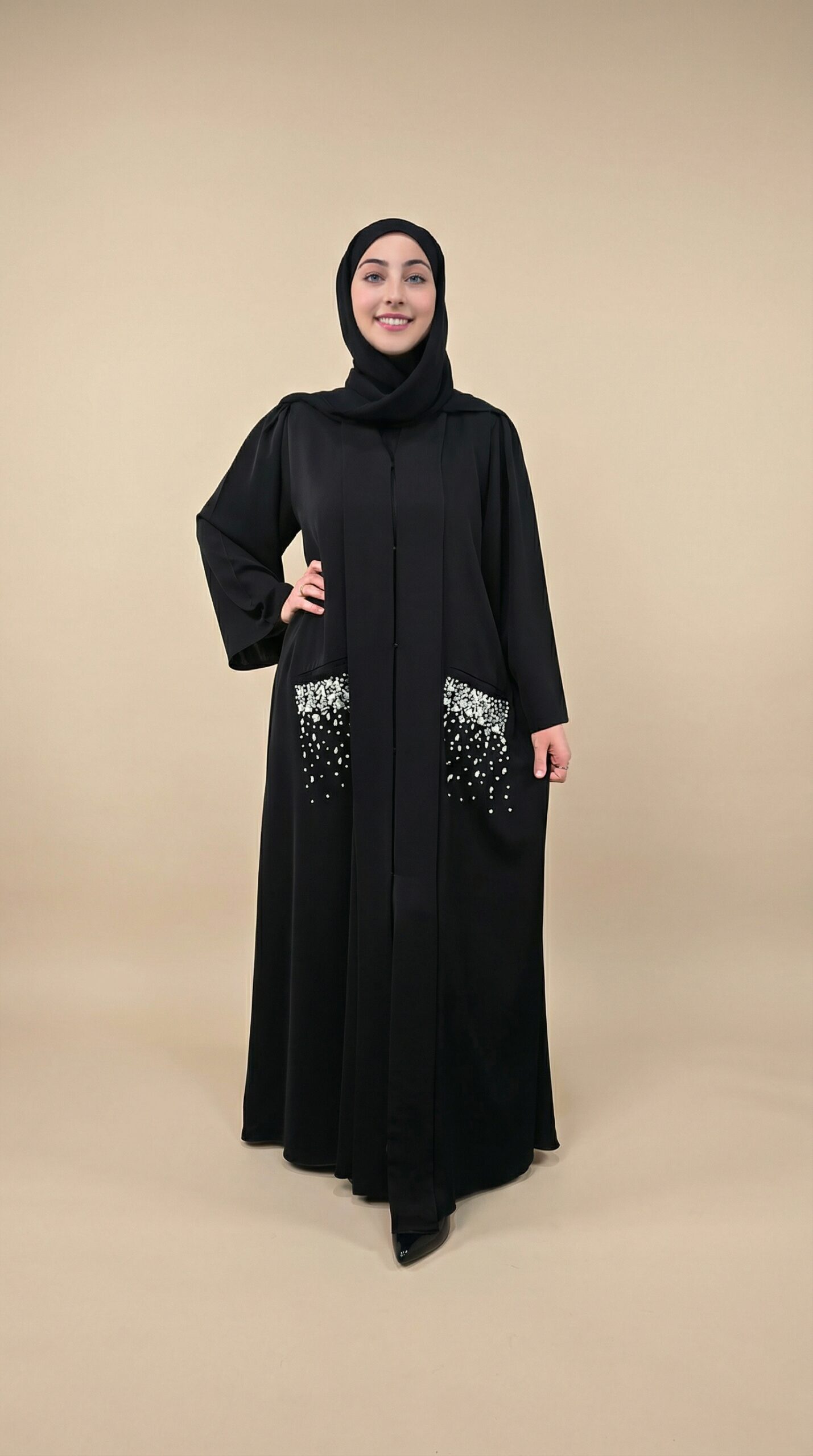 Abaya Cristal Noire Ornée de Cristaux  — Hijab Intégré