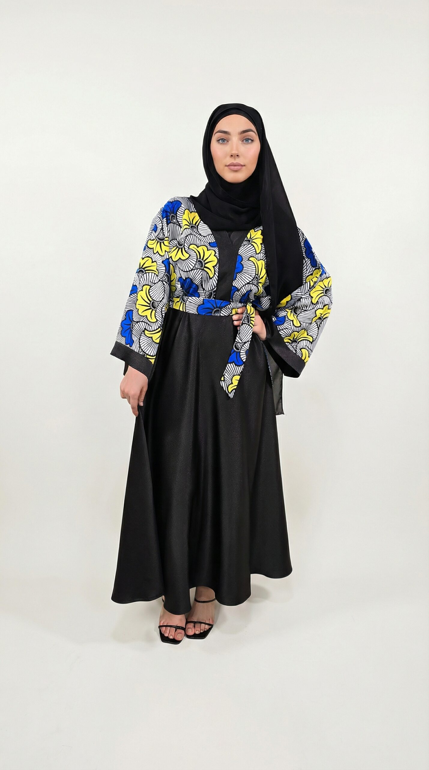 Abaya Wax Fleurs d'Éventail Bleu & Jaune - Élégance Afro-Émiratie